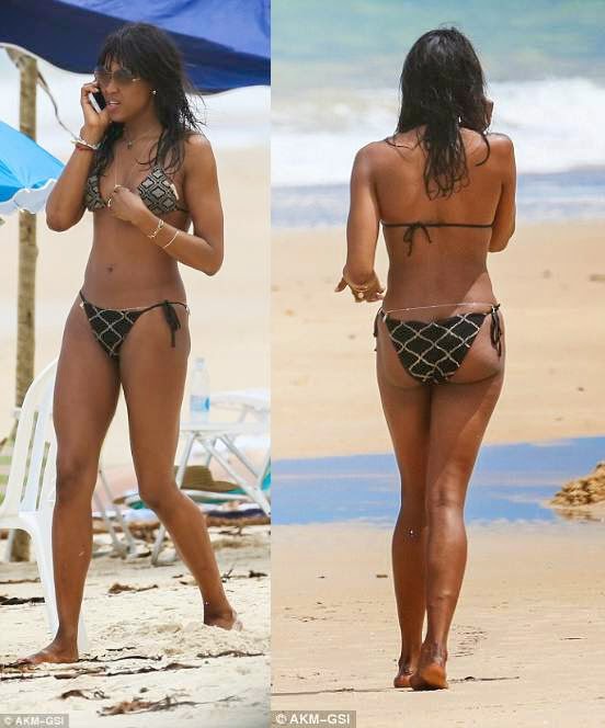 Naomi Campell shows off perfect butt in hot bikini(Photos) .